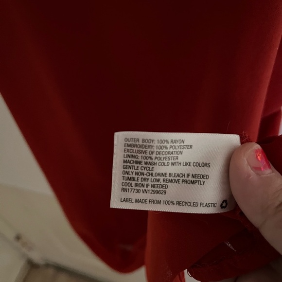 Red Sleeveless Top - Picture 4 of 5